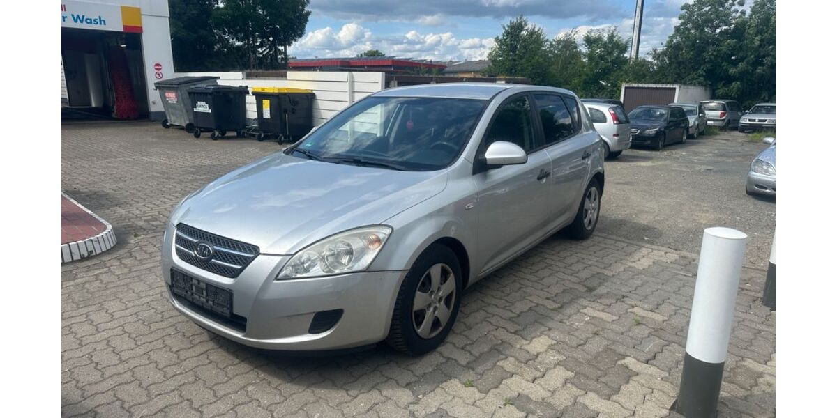 Kia ceed / Ceed 252.000 km 1.290 &euro; Salzgitter 38229