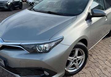 Toyota Auris 77.600 km 12.990 &euro; Hildesheim 31137