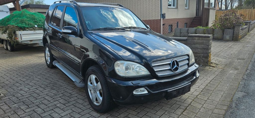 Mercedes-Benz ML 270 308.000 km 3.975 &euro; Ilsede 31241