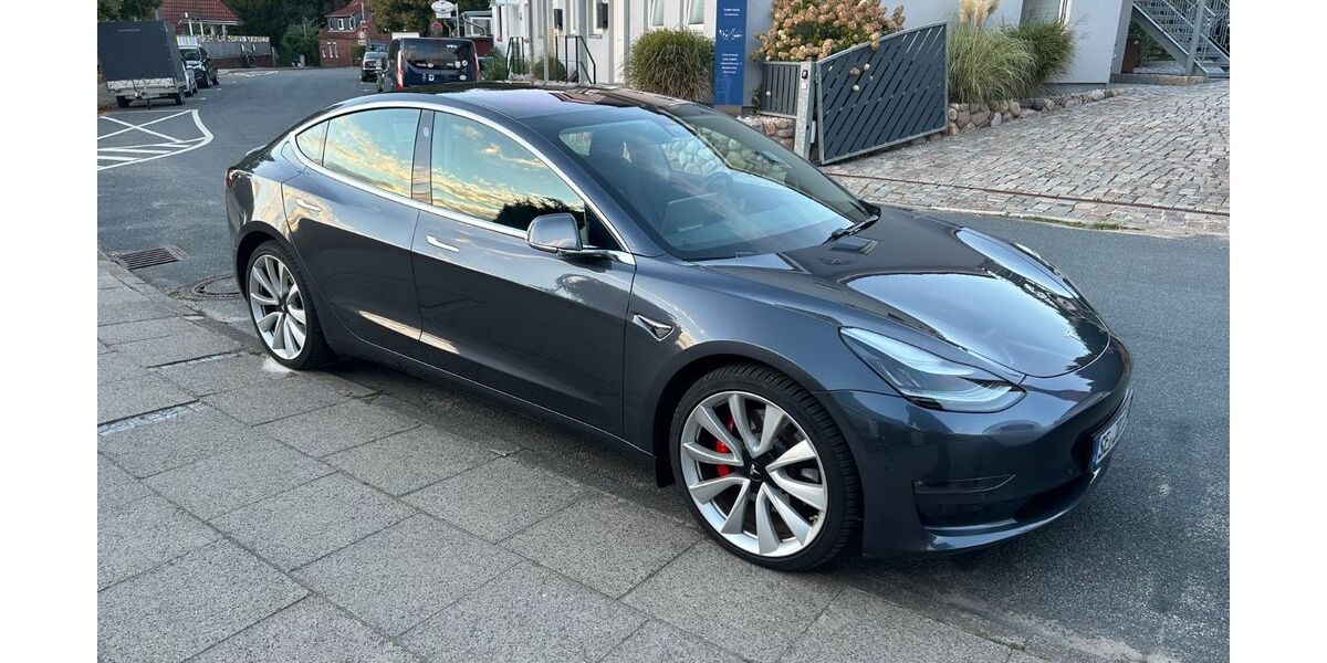 Tesla Model 3 104.000 km 24.550 &euro; Hannover 30539
