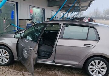 VW Golf 134.000 km 9.800 &euro; Peine 31224